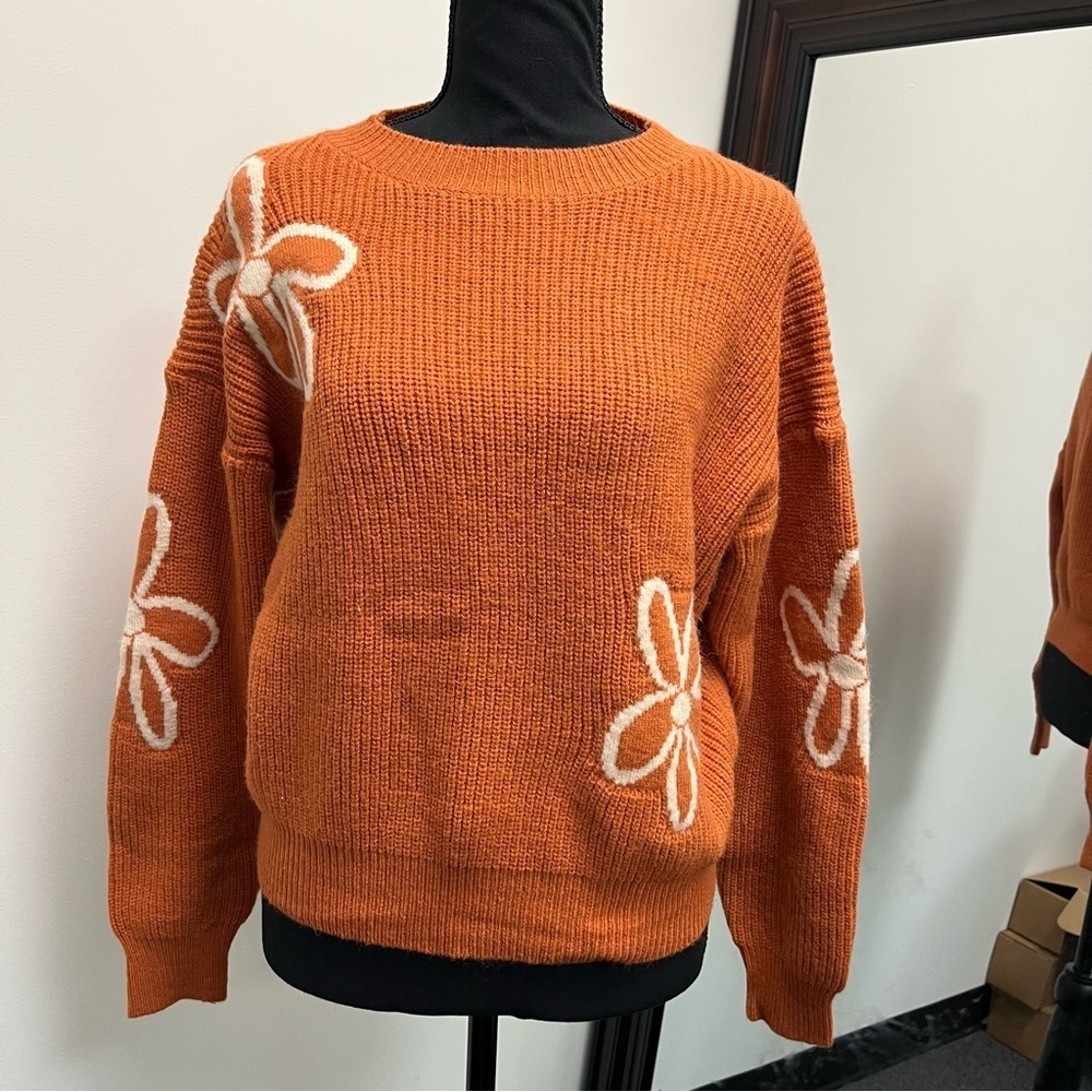 Beautiful Floral Knit Sweater - Size M (Excellent Condition) - Picture 2 of 6
